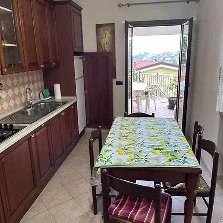 Dom wakacyjny Charming House In With Terrace And Bbq